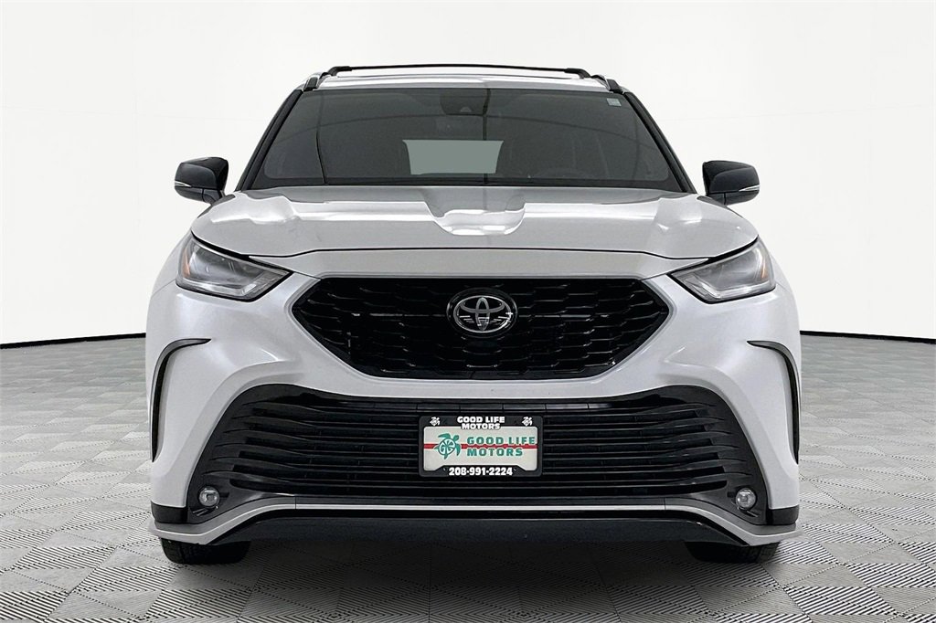 Used 2022 Toyota Highlander XSE image 2
