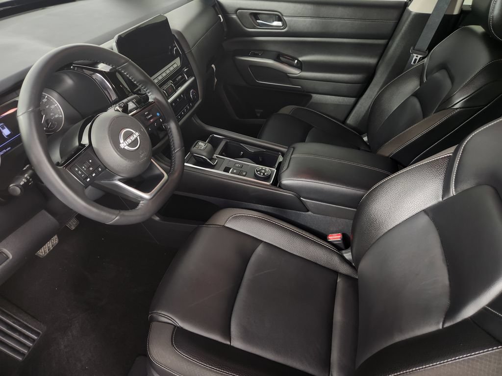 Used 2024 Nissan Pathfinder SL AWD/4WD image 11
