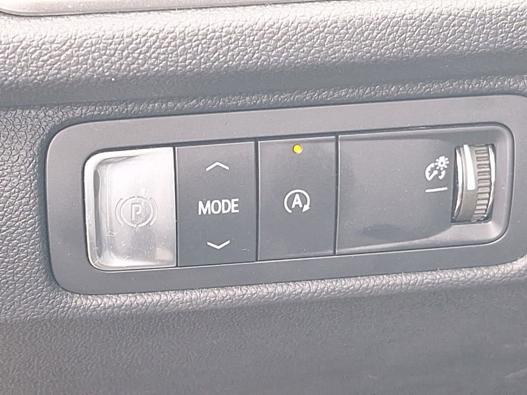 Used 2025 Chevrolet Traverse LT image 36