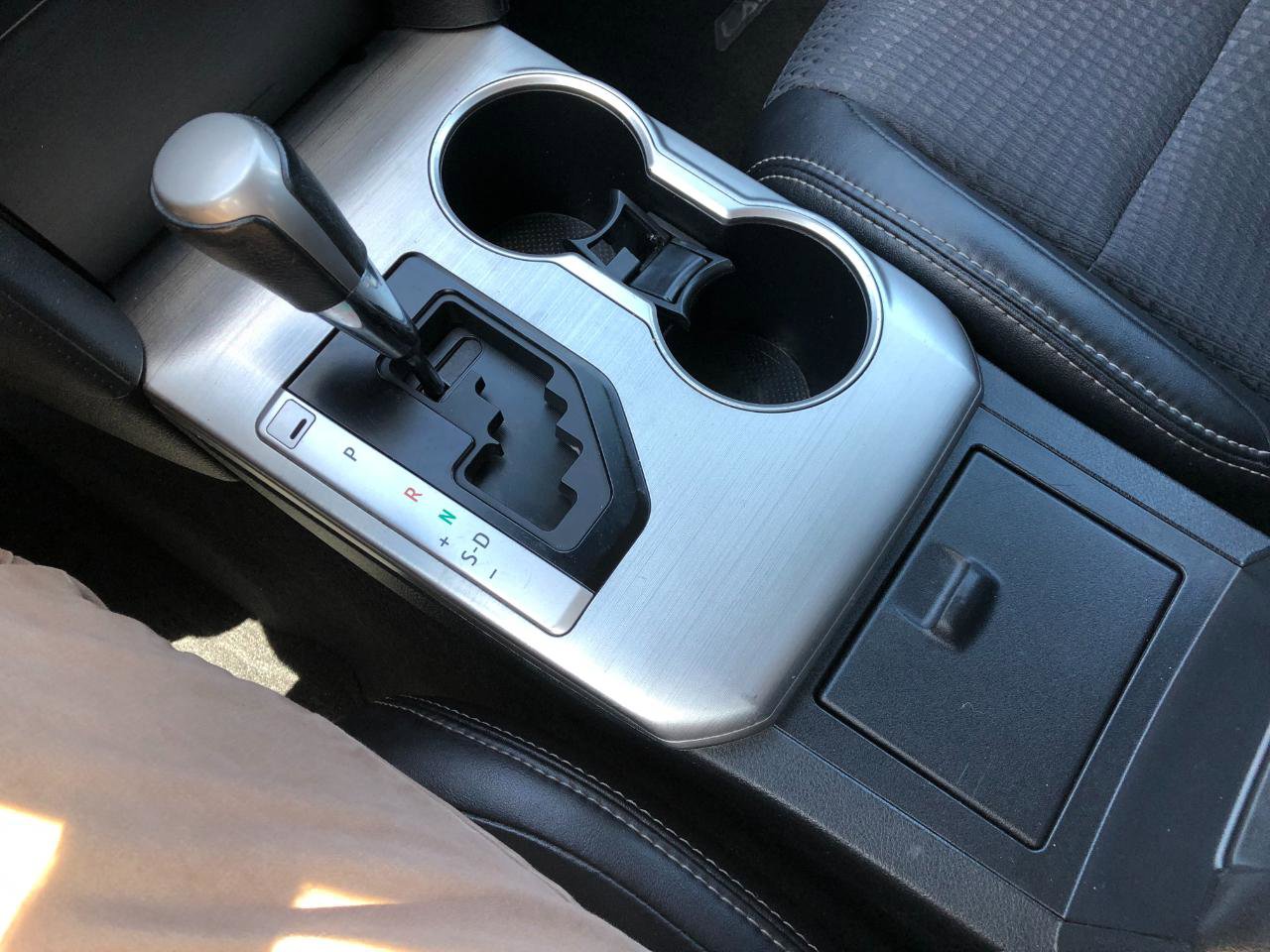Used 2012 Toyota Camry SE FWD image 26