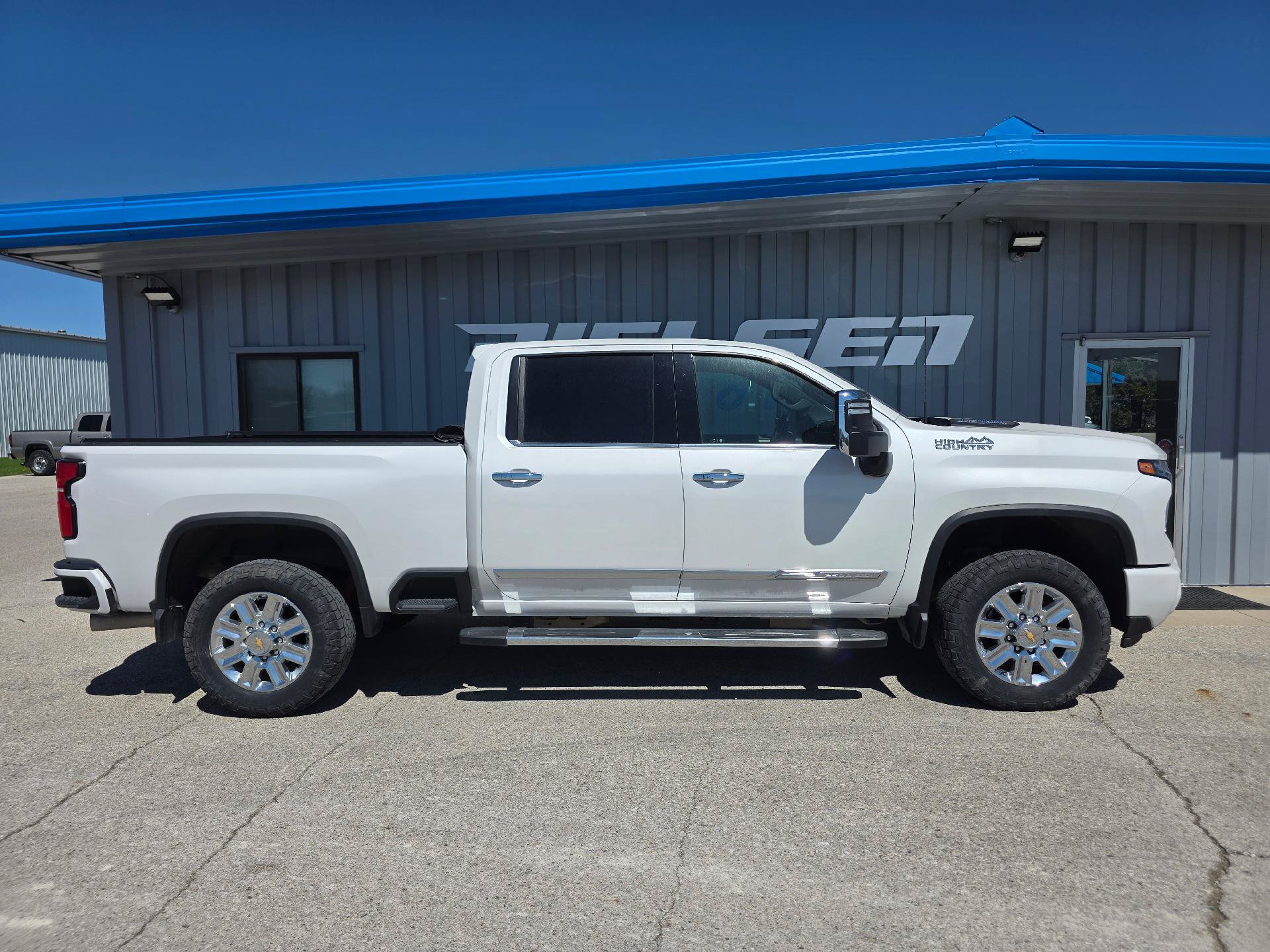 Used 2024 Chevrolet Silverado 2500 High Country w/ Technology Package AWD/4WD image 5