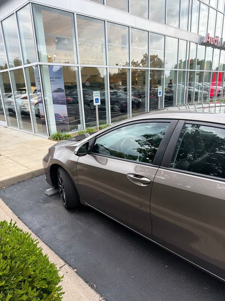 Used 2017 Toyota Corolla SE w/ Carpet Mat Package (TMS) FWD image 9