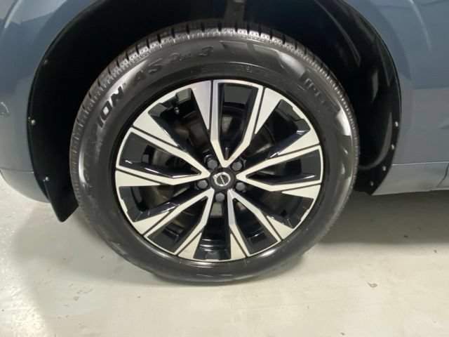 Used 2023 Volvo XC60 B5 Plus AWD/4WD image 5