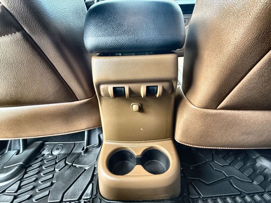 Used 2016 Jeep Wrangler Unlimited Rubicon w/ Connectivity Group image 10