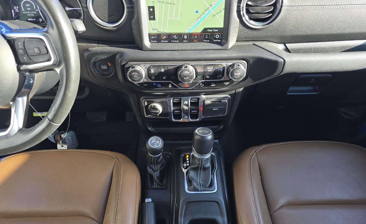 Used 2022 Jeep Wrangler Unlimited Sahara w/ Cold Weather Group AWD/4WD image 9