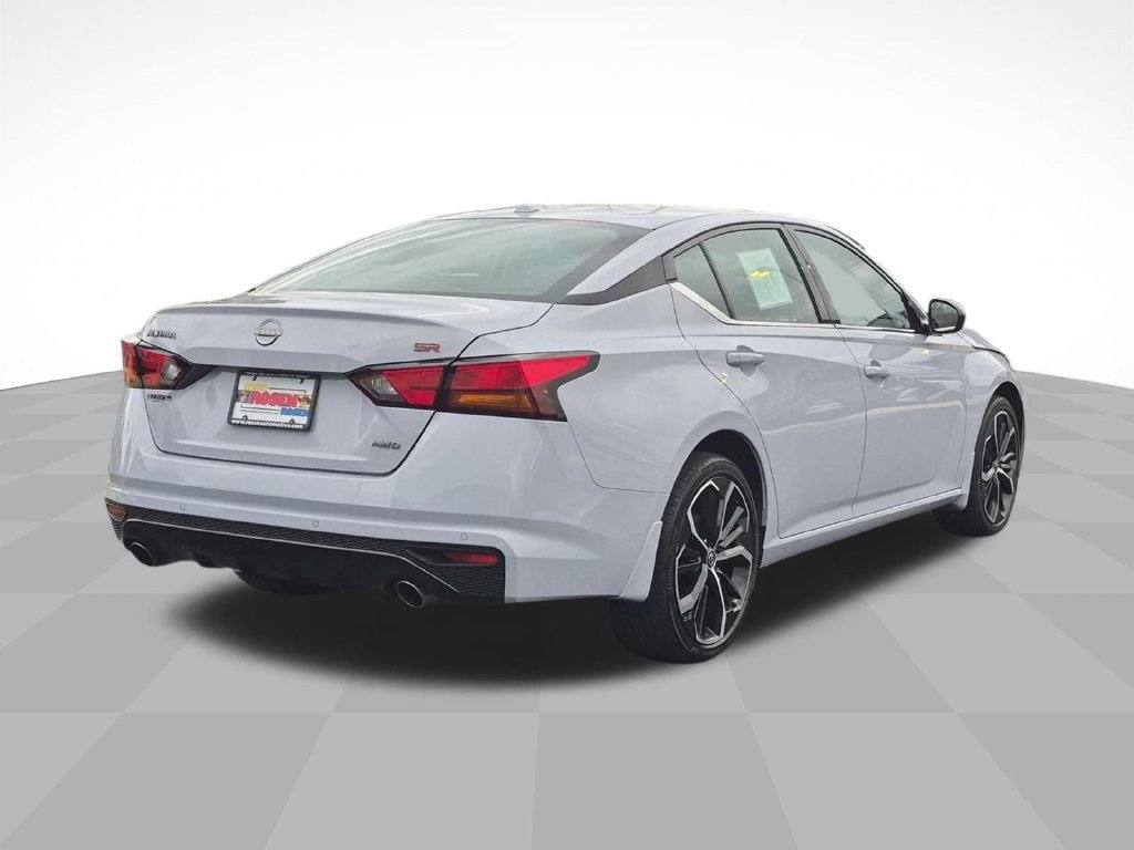 Used 2024 Nissan Altima 2.5 SR w/ SR Premium Package AWD/4WD image 3