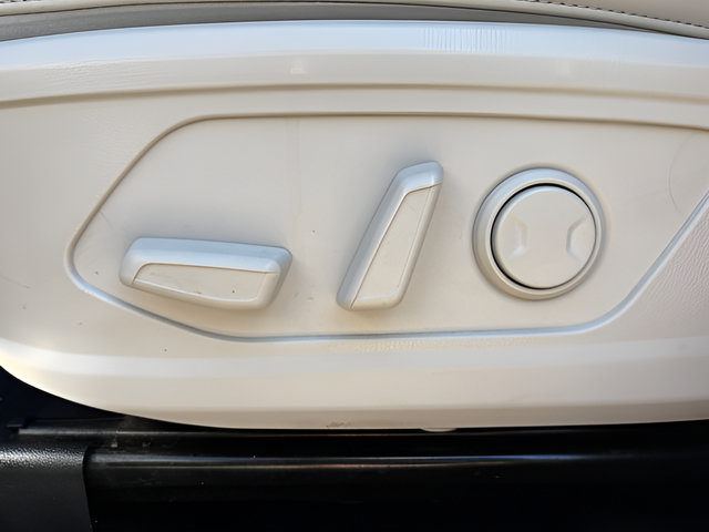 Used 2023 Kia Sorento S w/ Panoramic Sunroof Package AWD/4WD image 17