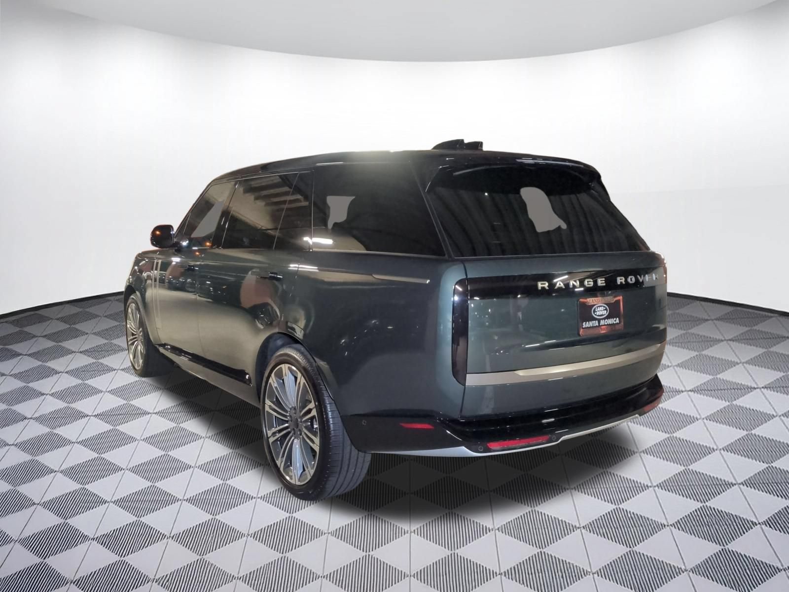 New 2026 Land Rover Range Rover Long Wheelbase SE AWD/4WD image 3