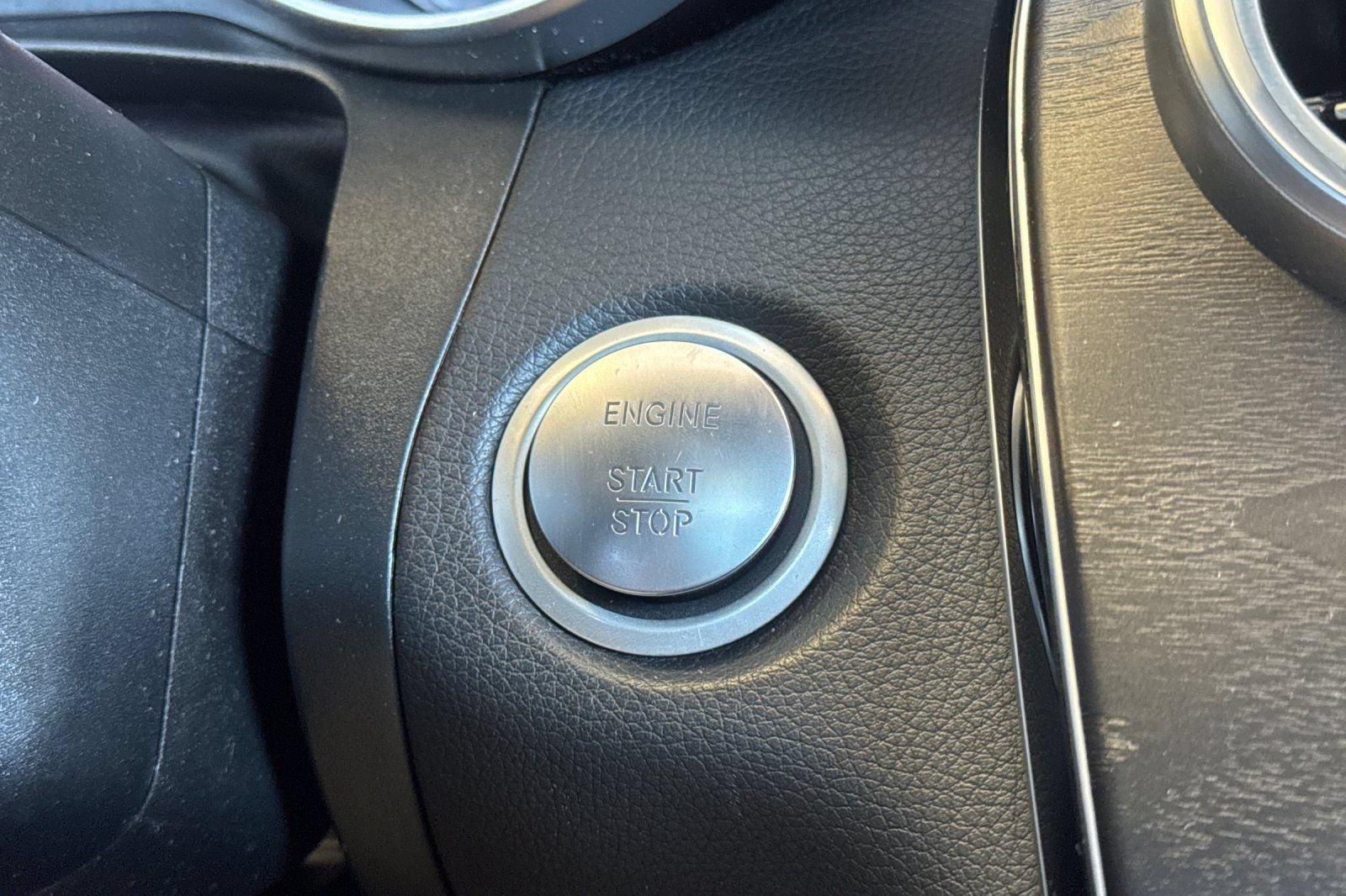Used 2018 Mercedes-Benz GLC 350e 4MATIC image 34