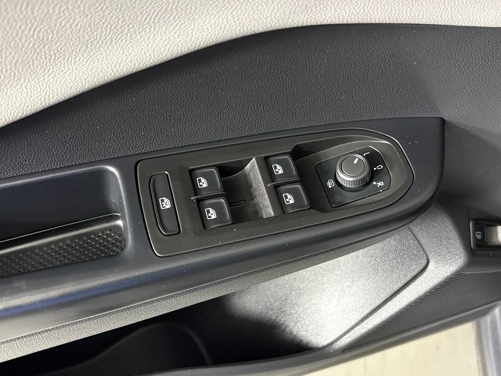 Used 2024 Volkswagen Taos SE FWD image 17