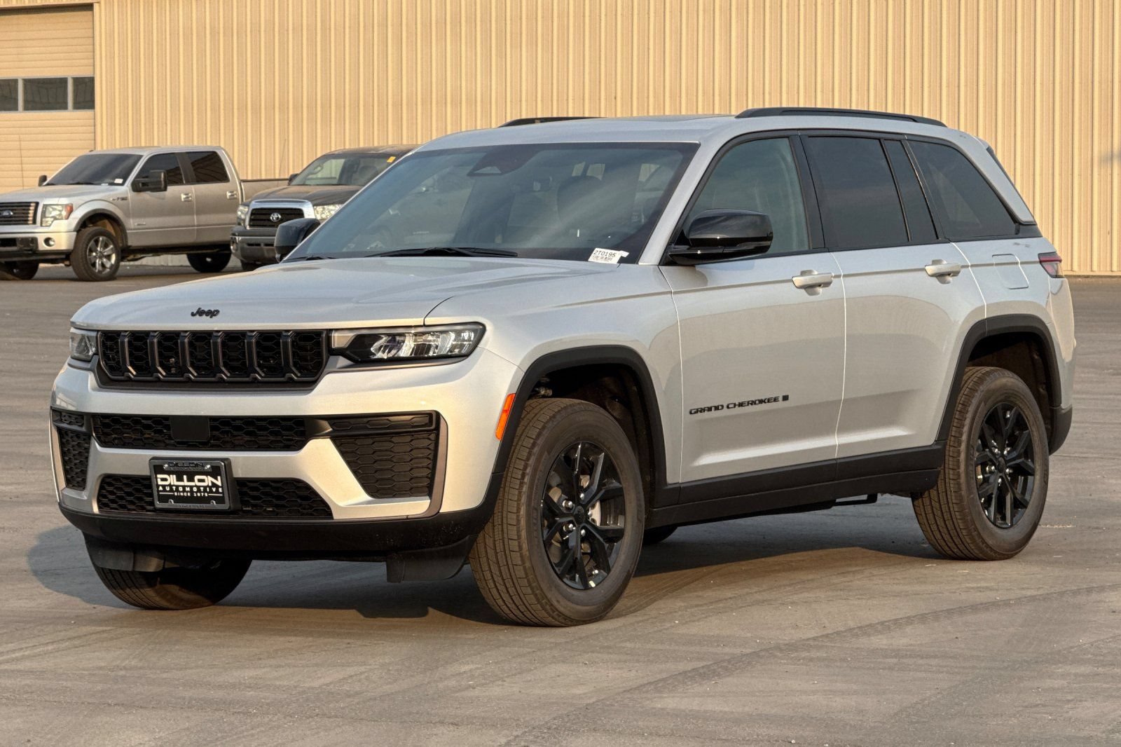 New 2026 Jeep Grand Cherokee Altitude AWD/4WD image 10