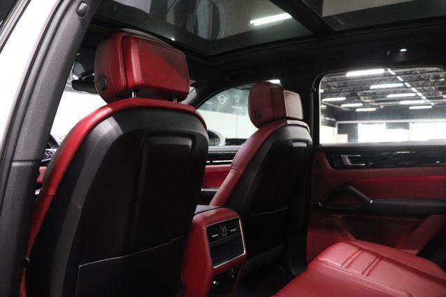 Used 2022 Porsche Cayenne Platinum Edition AWD/4WD image 17