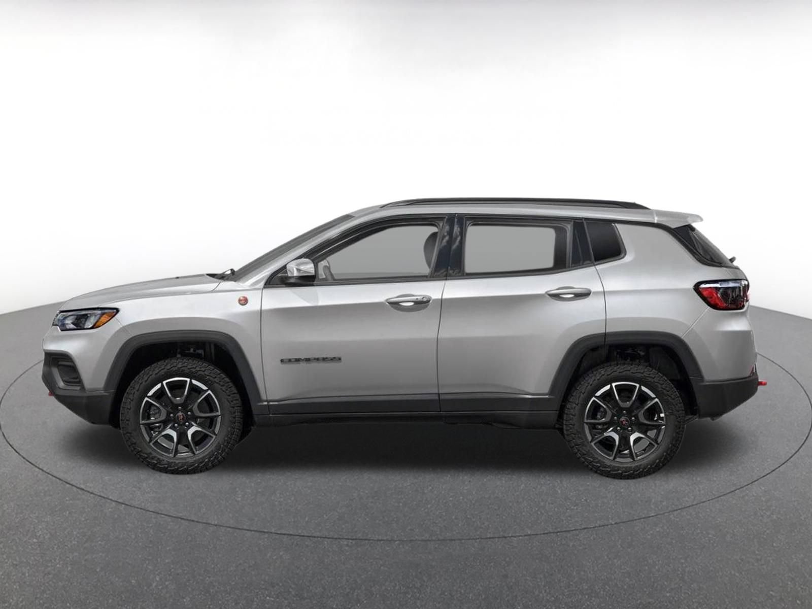 Used 2025 Jeep Compass Trailhawk AWD/4WD image 3