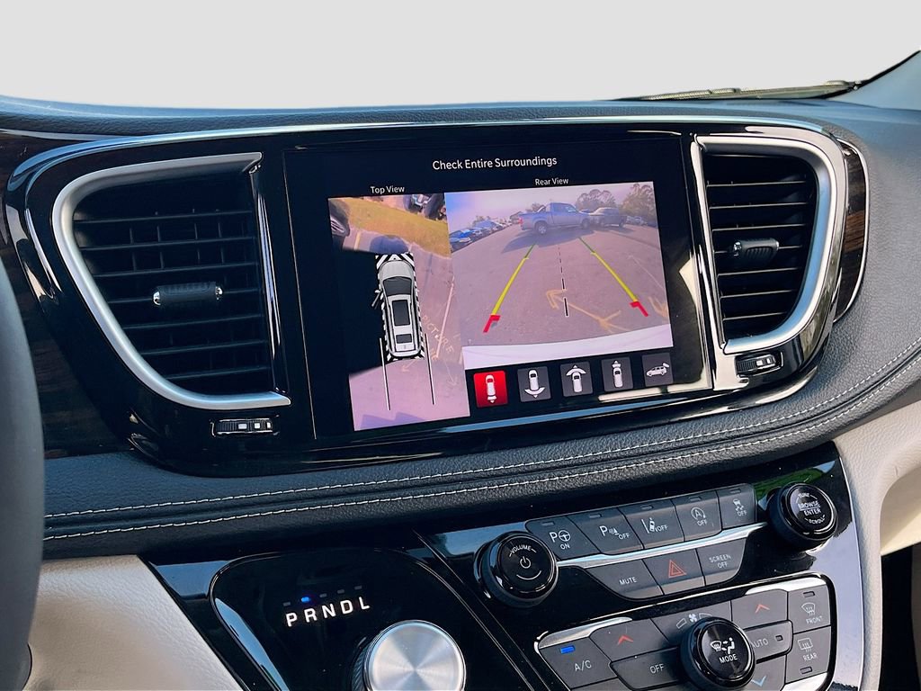 Certified 2022 Chrysler Pacifica Limited image 14