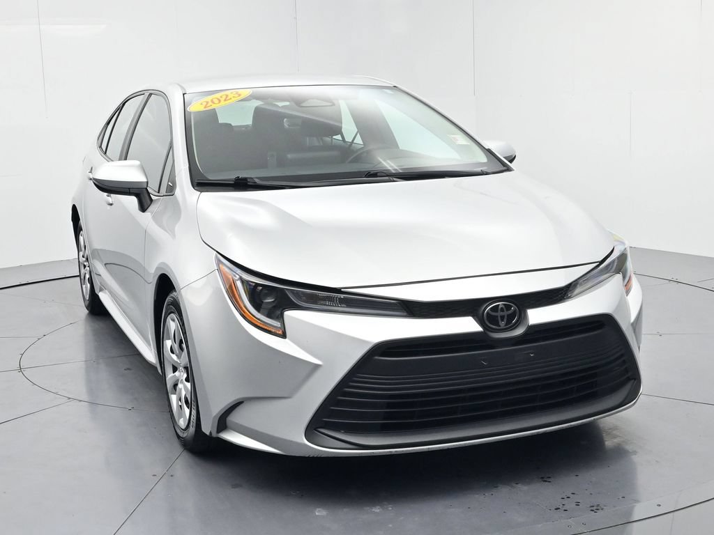 Used 2023 Toyota Corolla LE FWD image 2