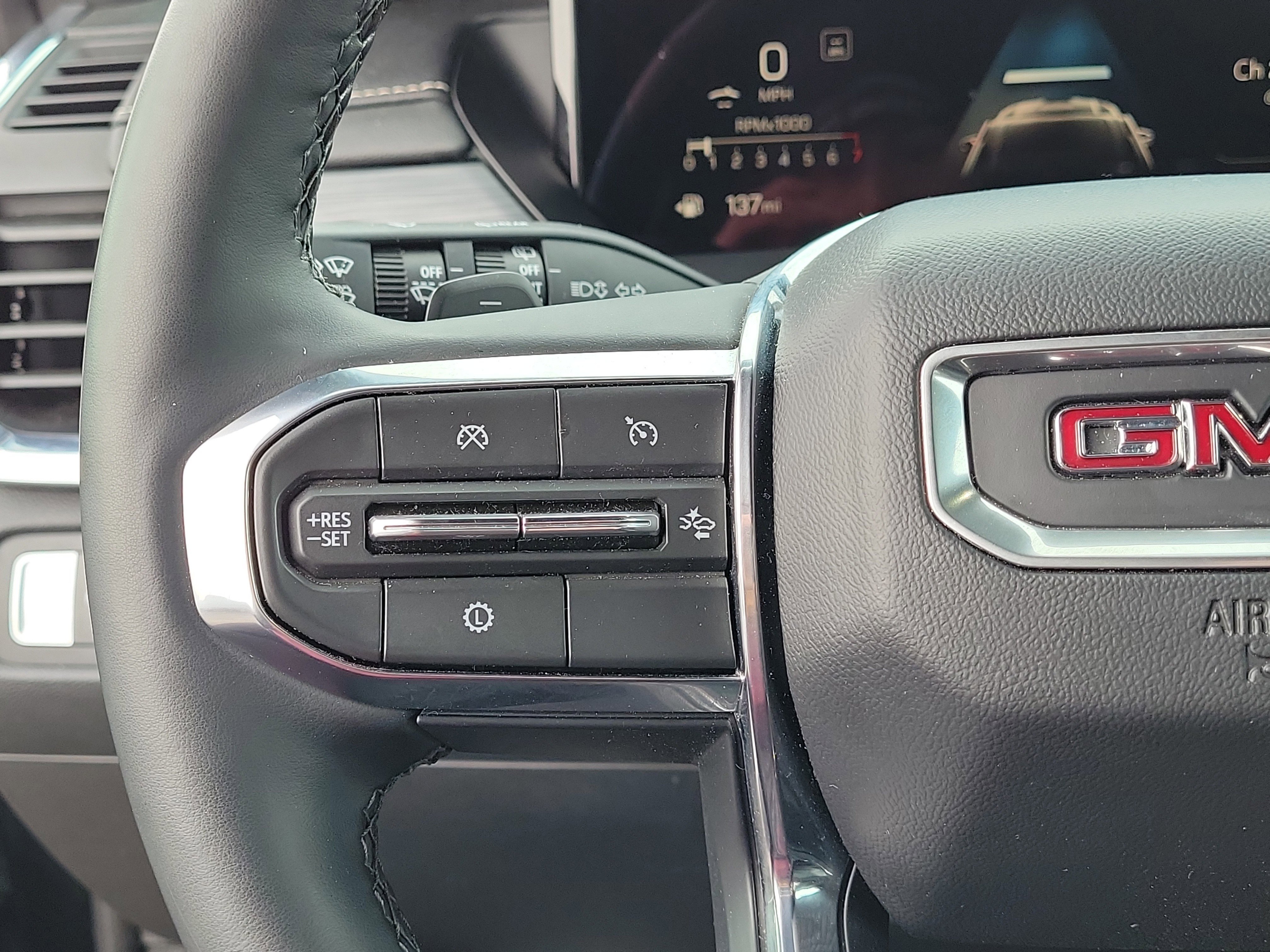 Used 2025 GMC Acadia Elevation image 25