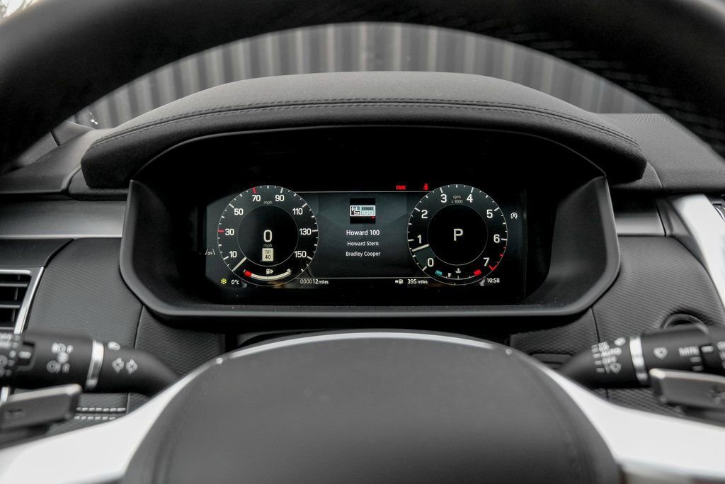 Used 2025 Land Rover Discovery Dynamic SE image 11