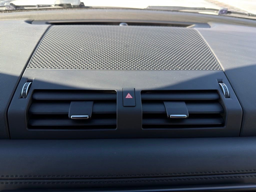 Used 2024 Land Rover Defender 130 X-Dynamic SE image 27