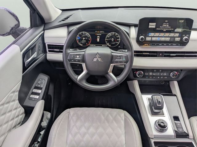 Used 2023 Mitsubishi Outlander SEL image 20