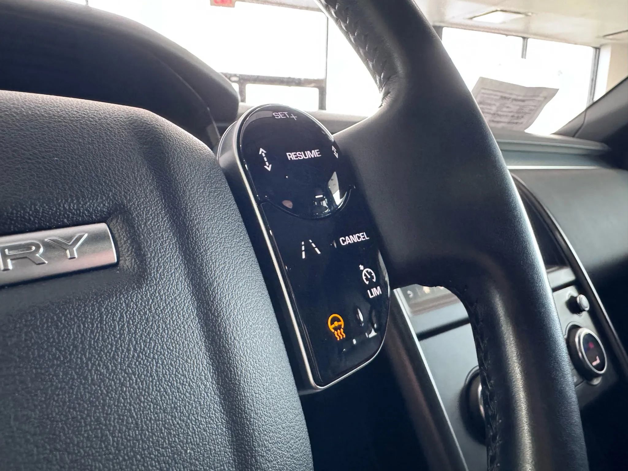 Used 2020 Land Rover Discovery Landmark AWD/4WD image 32