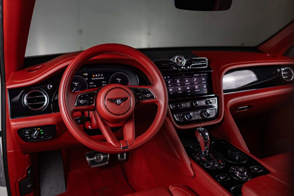Used 2022 Bentley Bentayga image 22