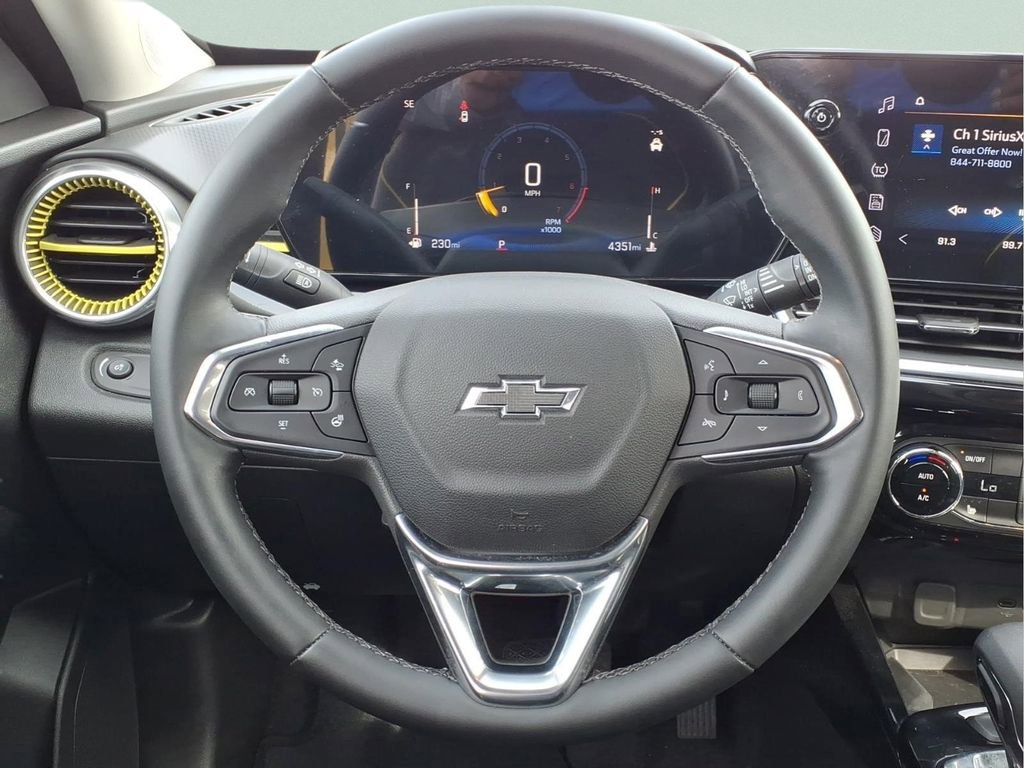 Used 2025 Chevrolet Trax ACTIV w/ Sunroof Package image 24