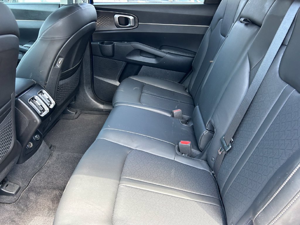 Used 2022 Kia Sorento S FWD image 15