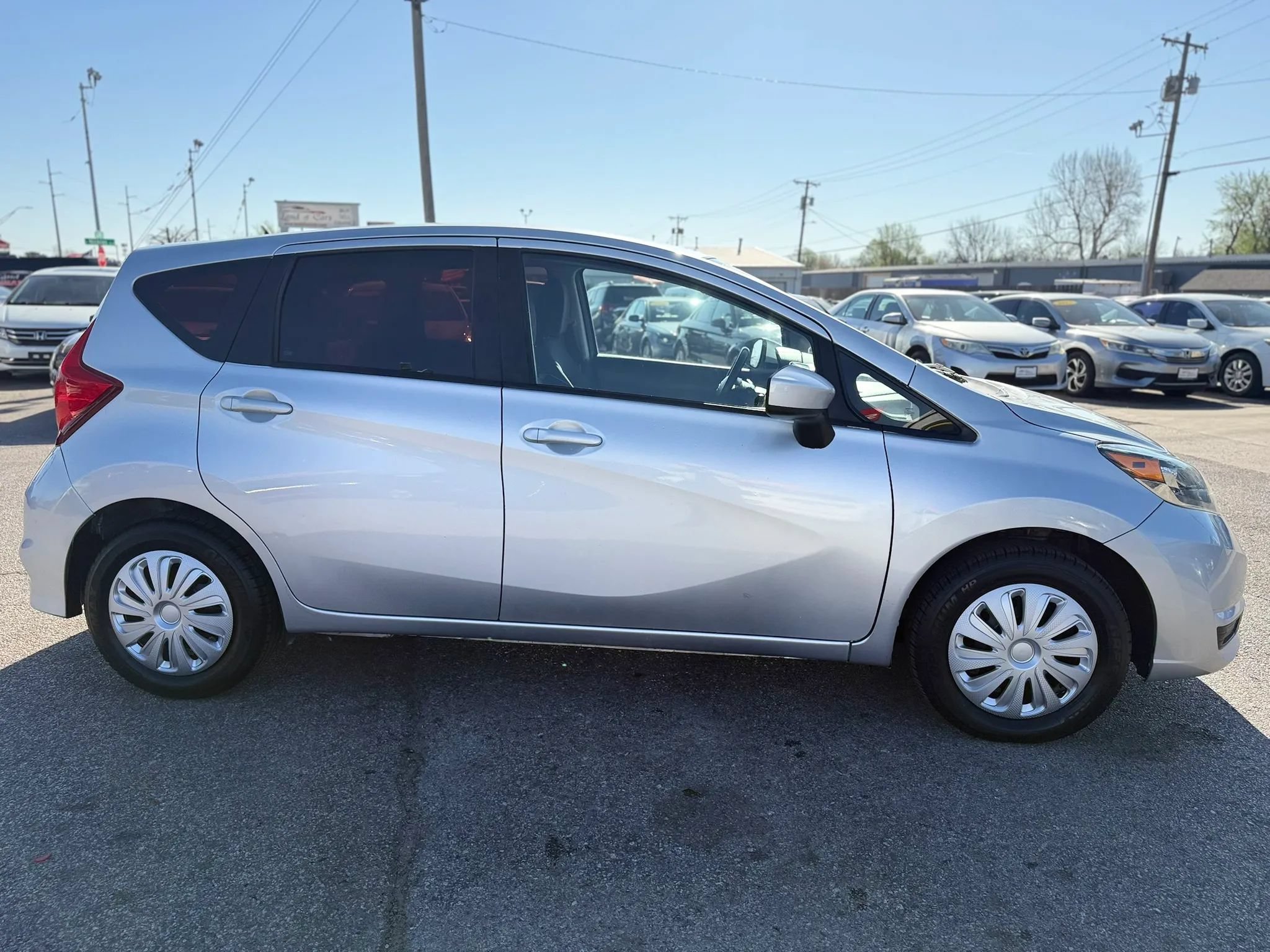 Used 2017 Nissan Versa Note SV FWD image 3