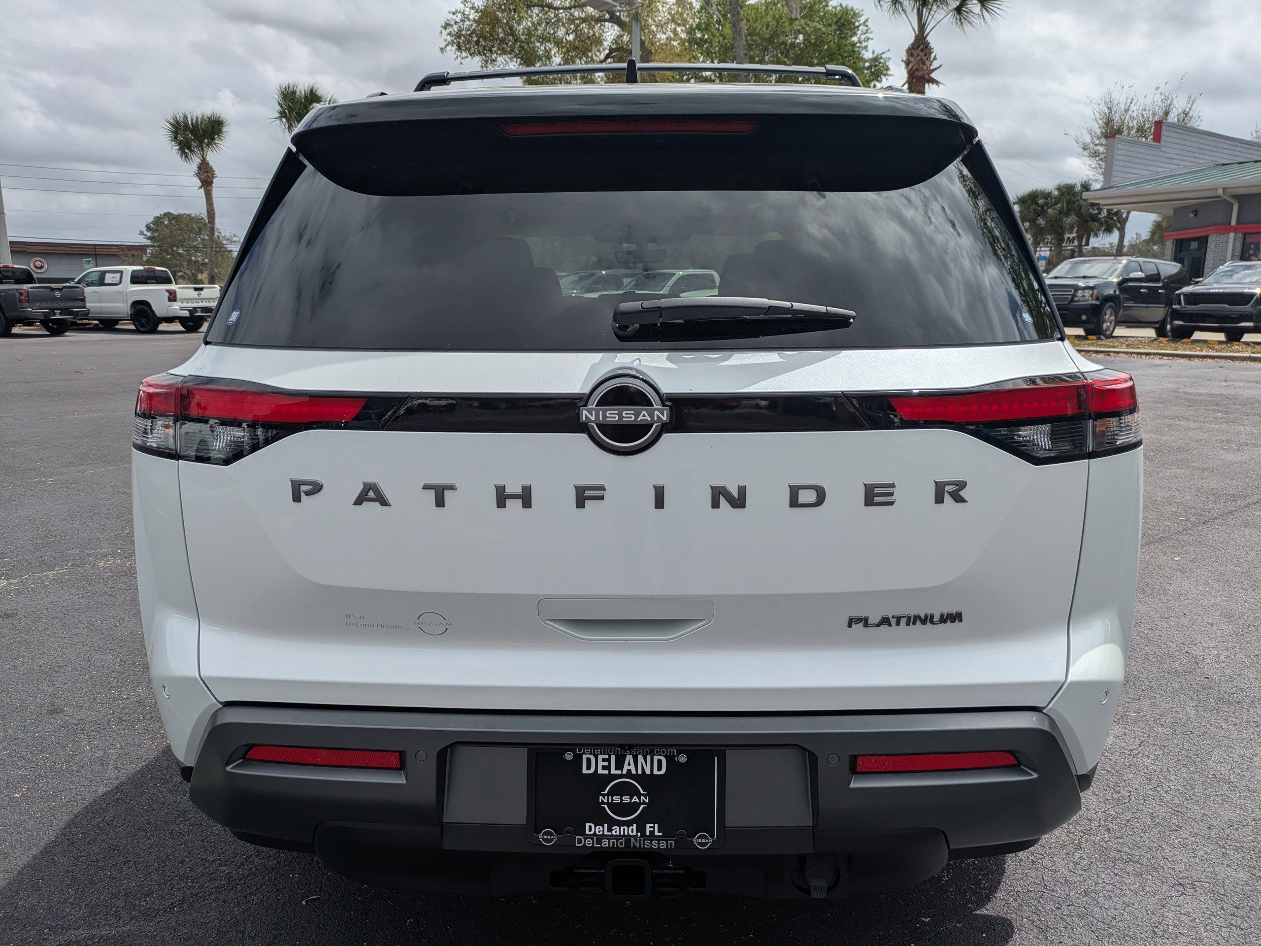 New 2026 Nissan Pathfinder Platinum FWD image 5