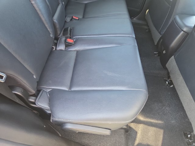 Used 2018 Toyota RAV4 Limited w/ Carpet Mat Package FWD image 31