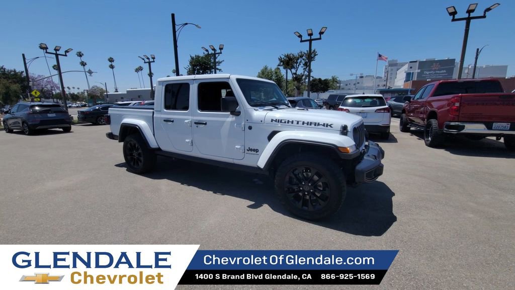 Used 2025 Jeep Gladiator Sport AWD/4WD image 2