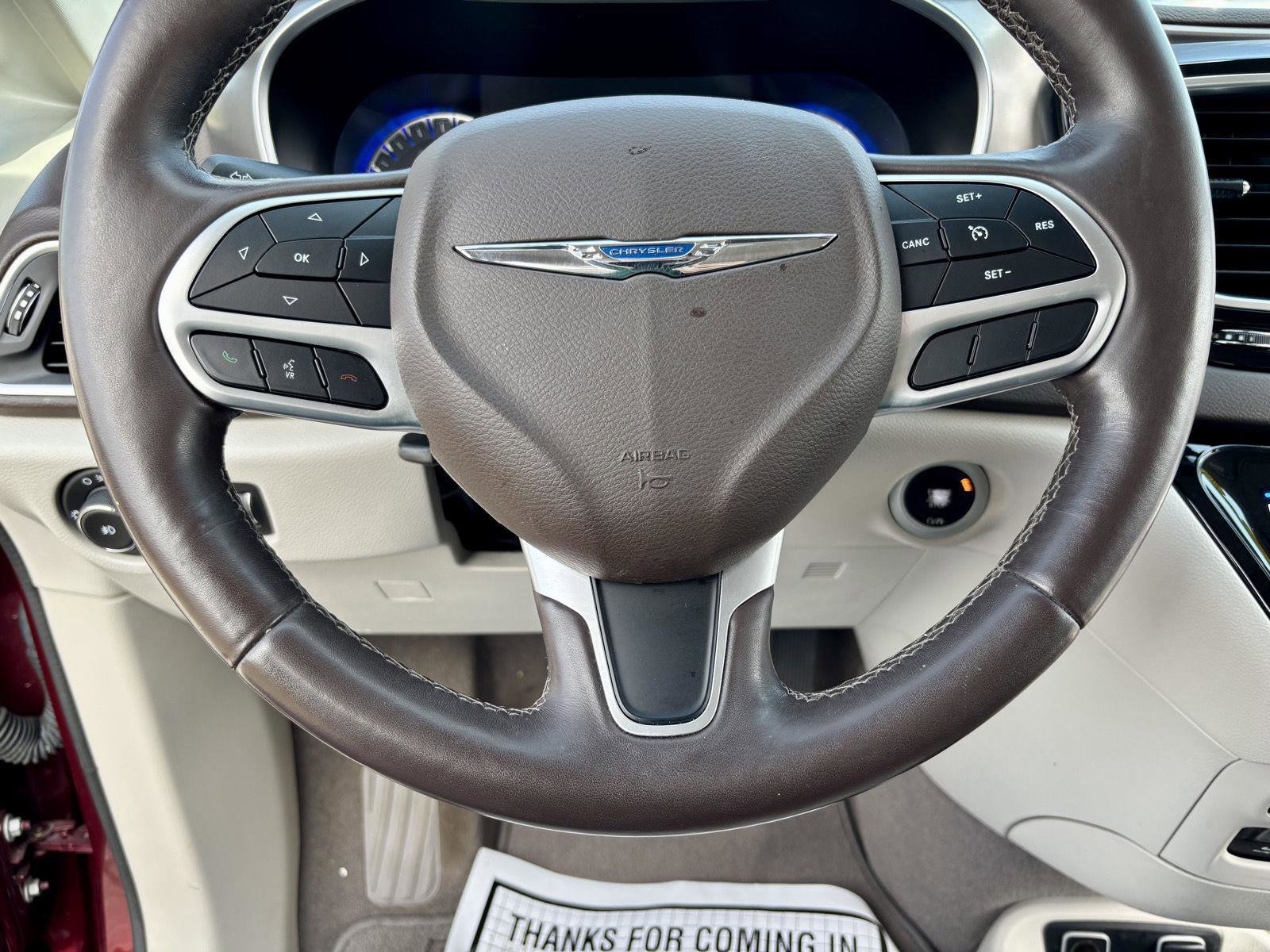 Used 2018 Chrysler Pacifica Touring-L Plus image 35