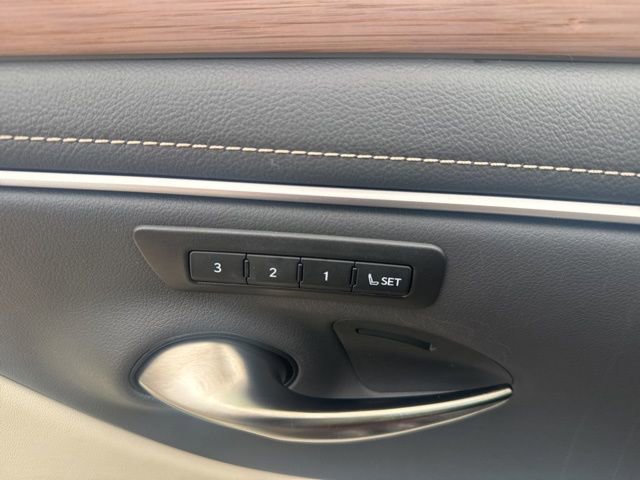 Used 2025 Lexus ES 350 350 w/ Premium Package image 12
