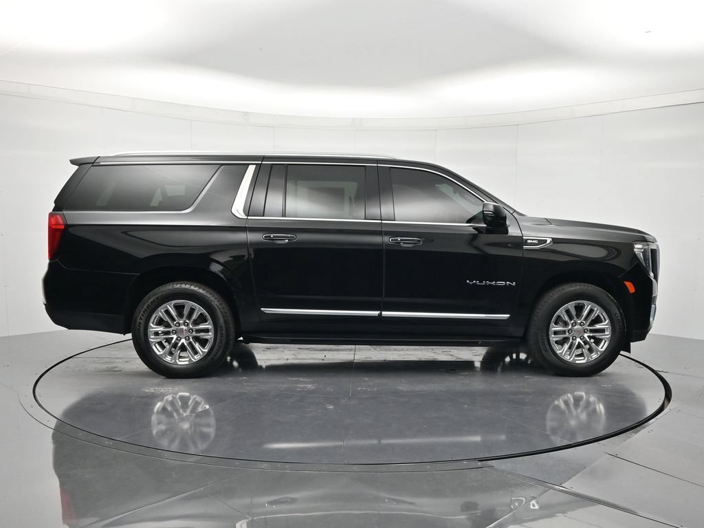 Used 2023 GMC Yukon XL SLT w/ SLT Luxury Package AWD/4WD image 4