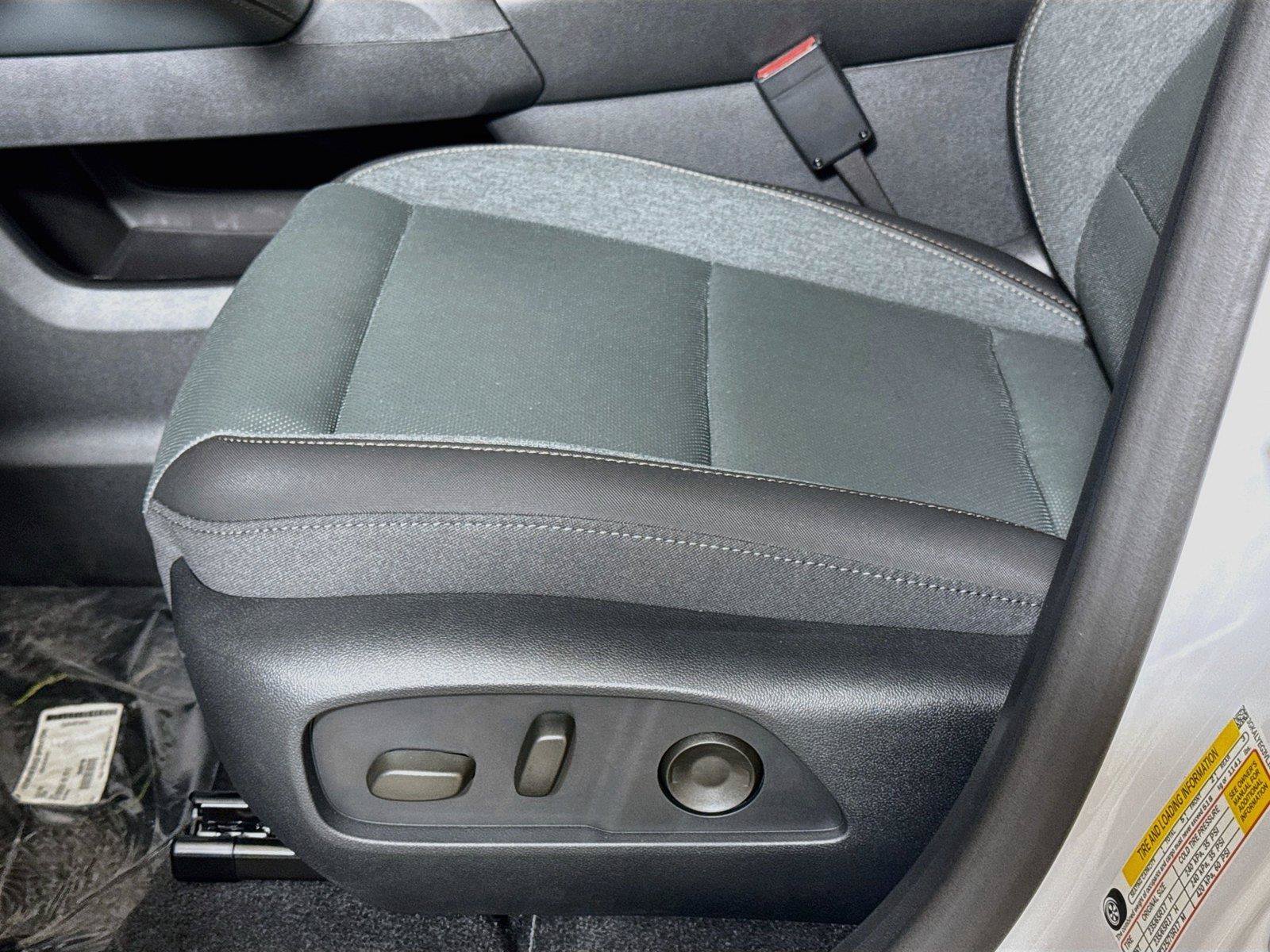 New 2027 GMC Terrain AT4 w/ Technology Package II AWD/4WD image 17