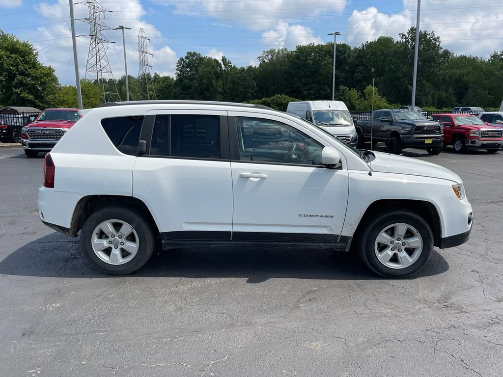 Used 2017 Jeep Compass Latitude FWD image 1