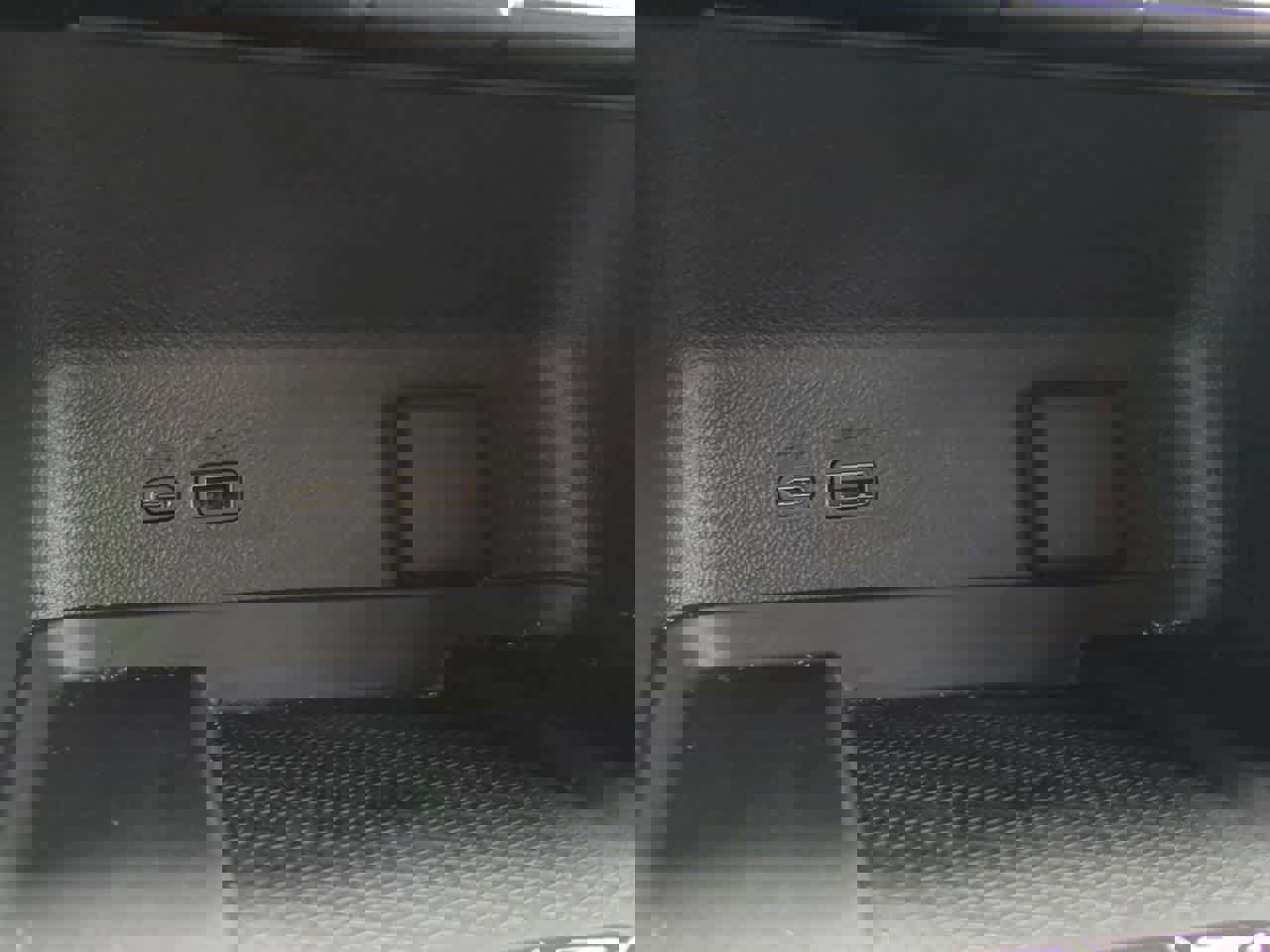 Used 2024 Chevrolet Traverse RS image 32