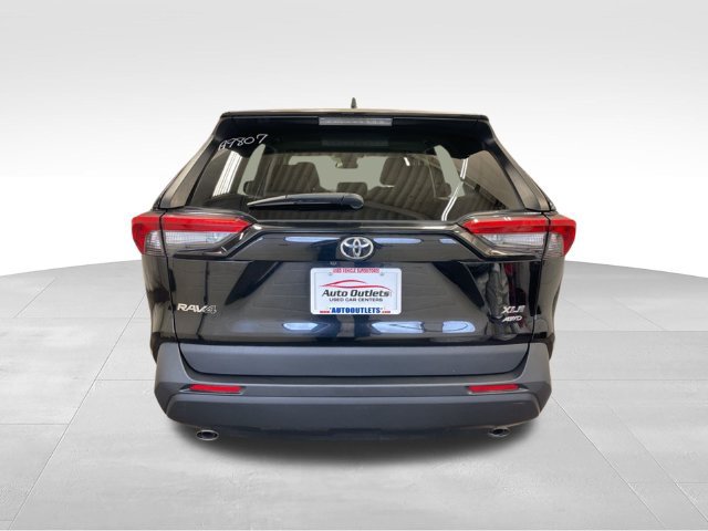 Used 2021 Toyota RAV4 XLE Premium AWD/4WD image 6