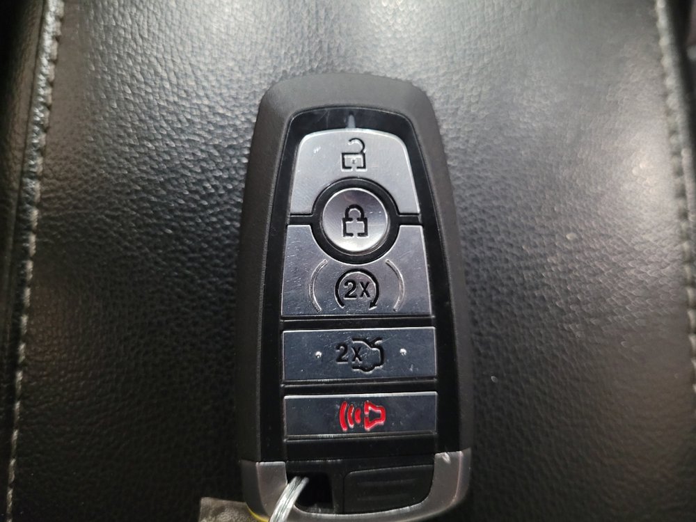 Used 2020 Ford Fusion SEL FWD image 32