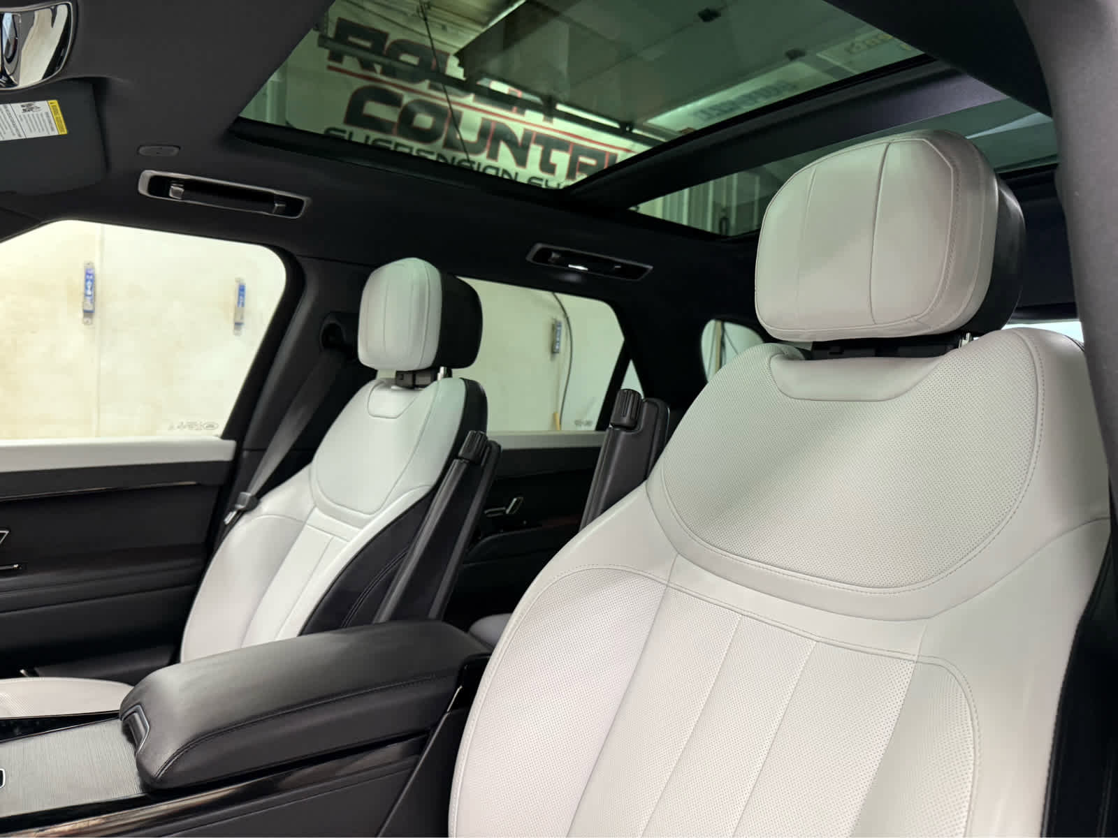 Used 2023 Land Rover Range Rover Sport SE Dynamic image 11