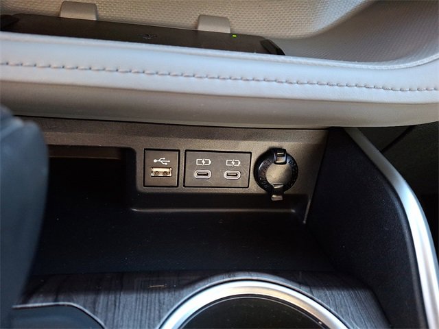 Used 2024 Toyota Highlander Limited image 26
