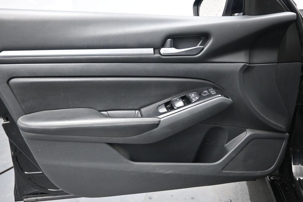 Used 2023 Nissan Altima 2.5 SV FWD image 24