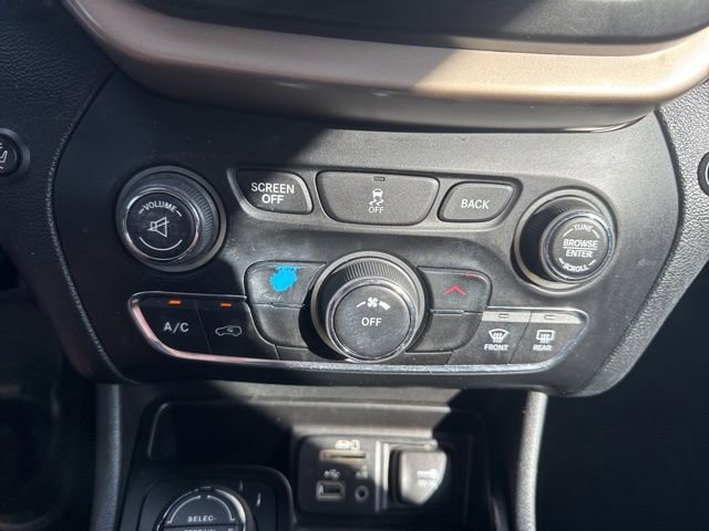 Used 2014 Jeep Cherokee Latitude AWD/4WD image 17