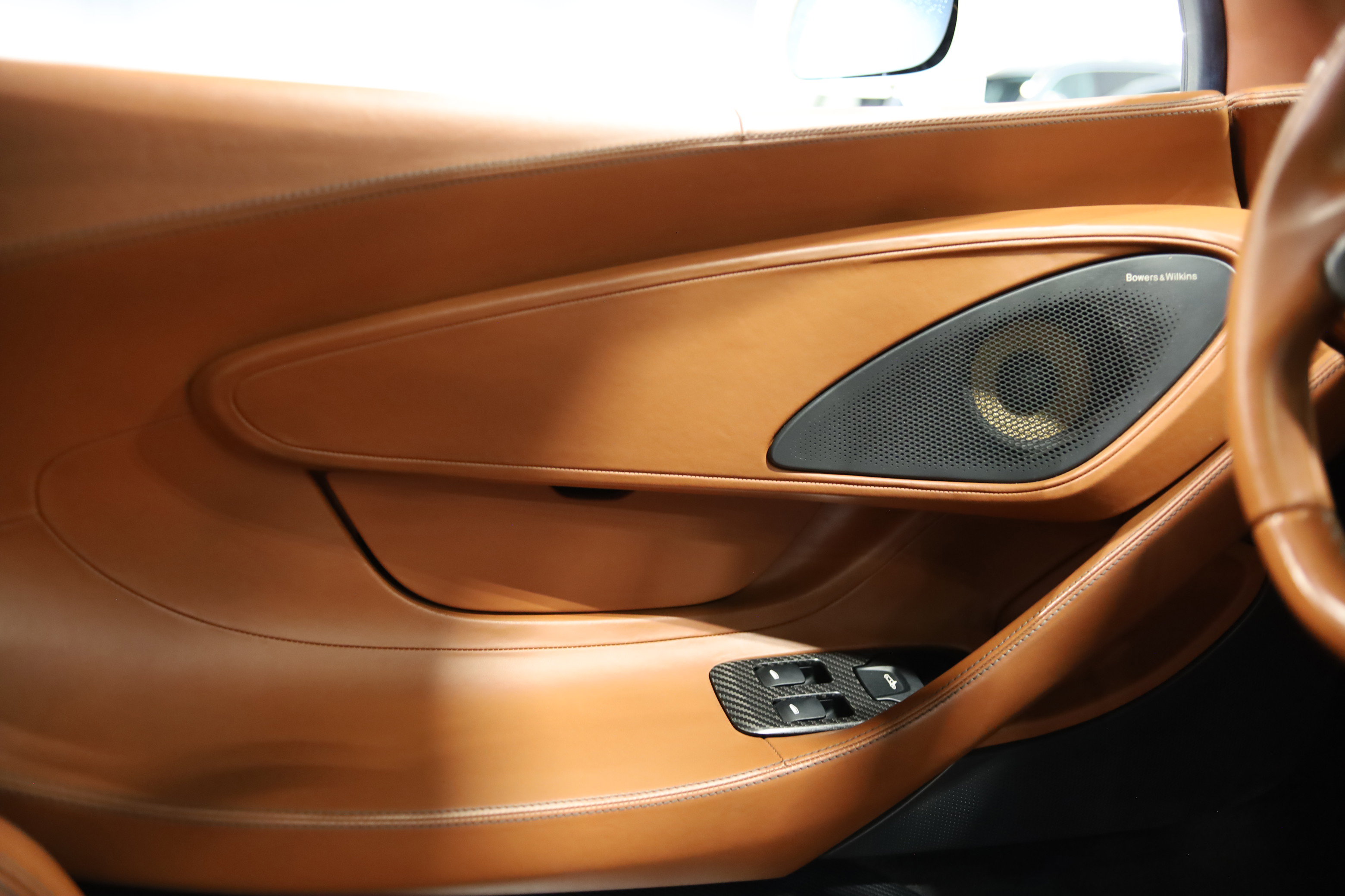 Used 2017 McLaren 570S RWD image 14