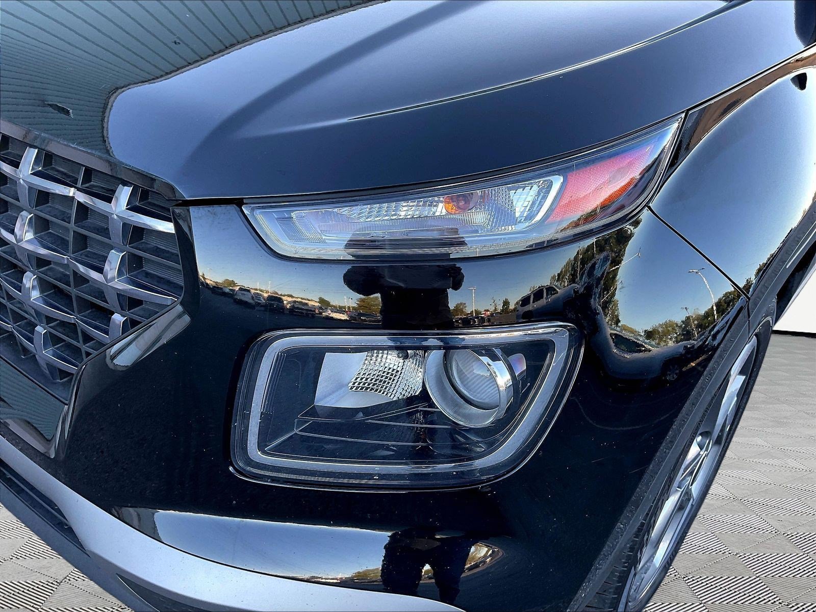 Used 2025 Hyundai Venue SEL FWD image 29