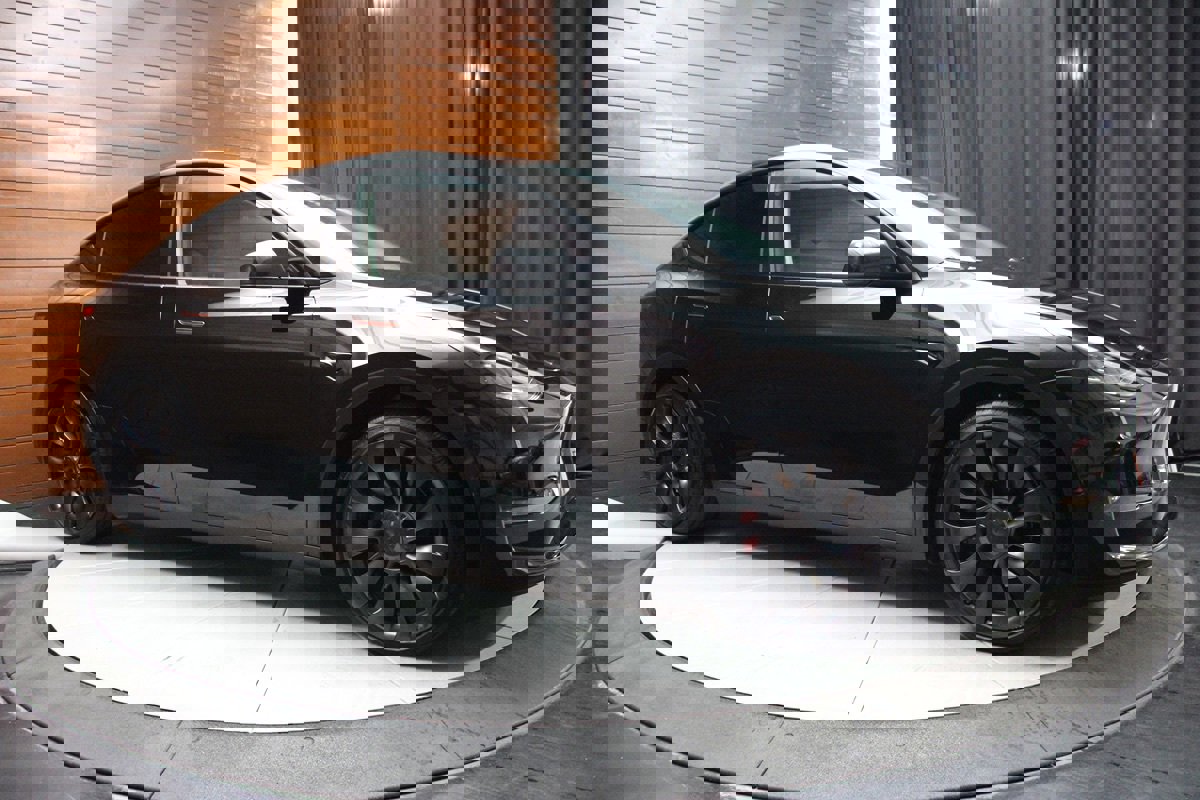 Used 2024 Tesla Model Y Performance image 26