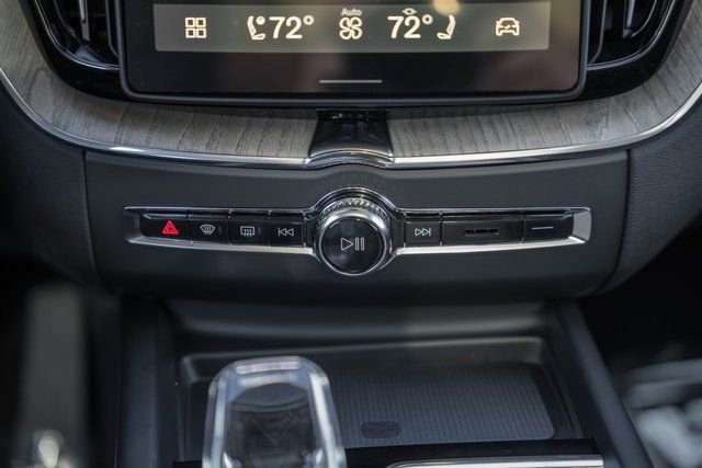 New 2026 Volvo XC60 B5 Plus w/ Protection Package Premier image 22