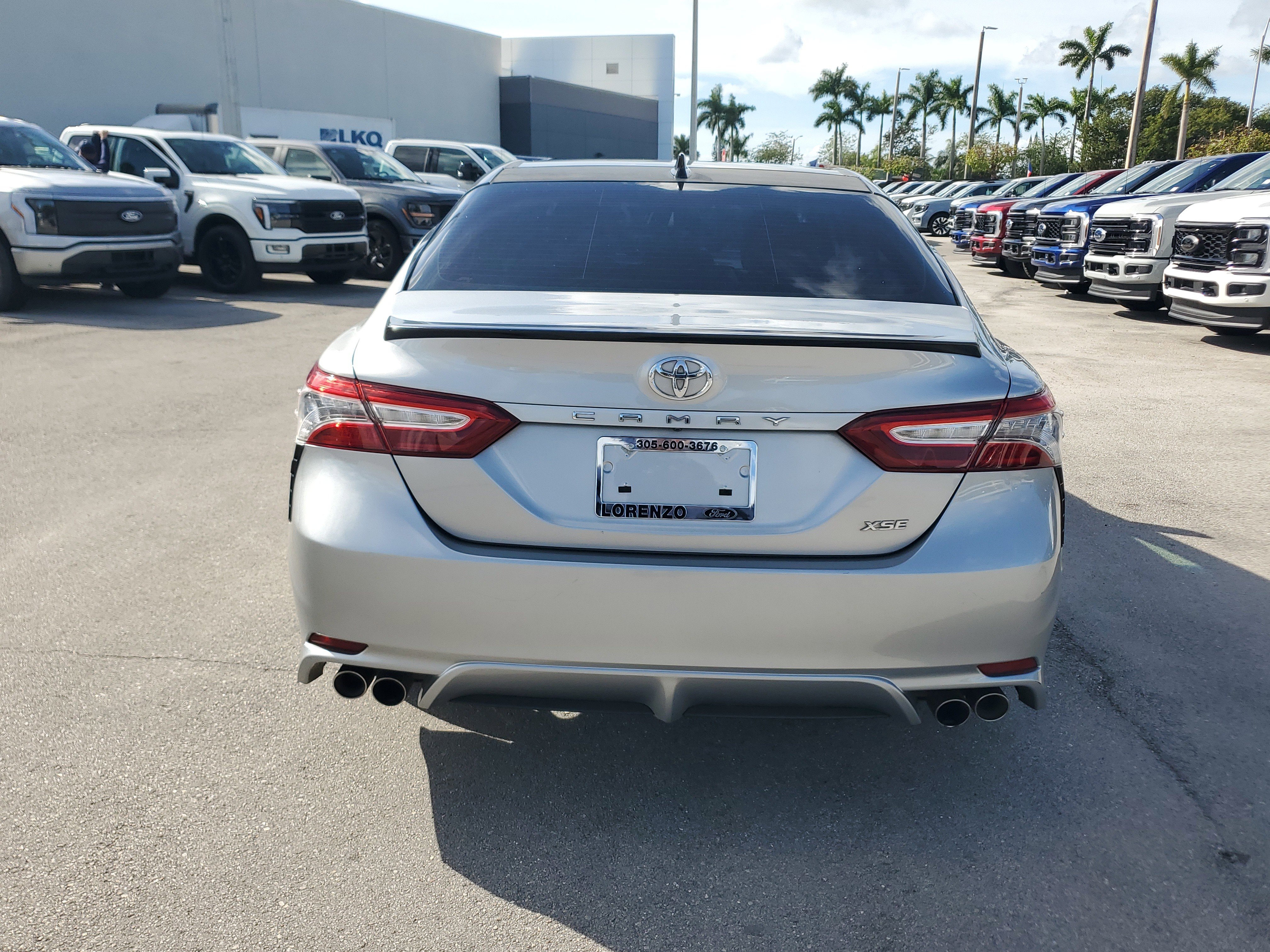 Used 2019 Toyota Camry XSE image 6