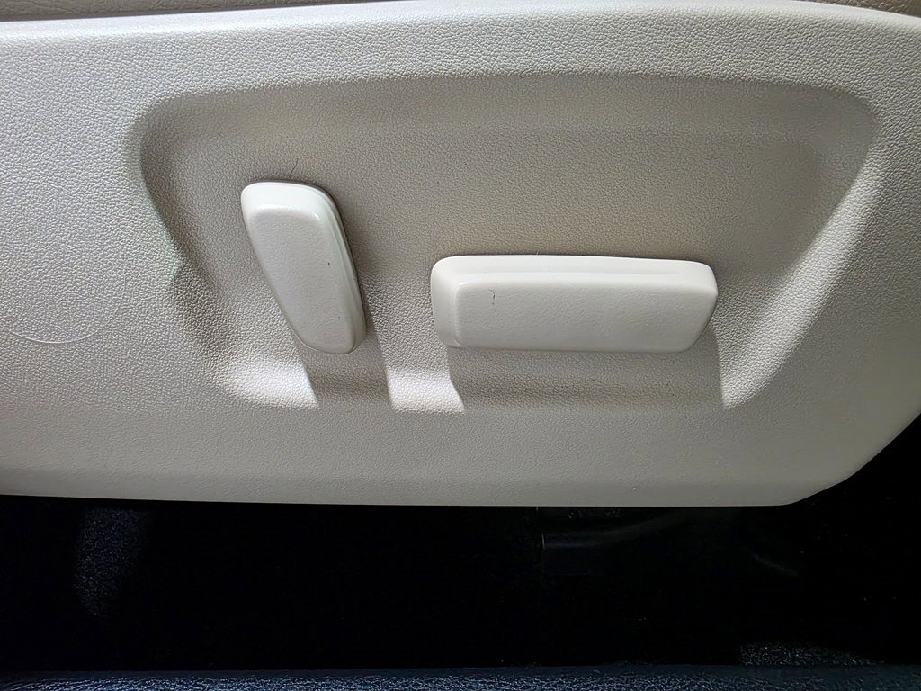 Used 2015 Toyota Highlander Limited w/ Driver Technology Package image 25