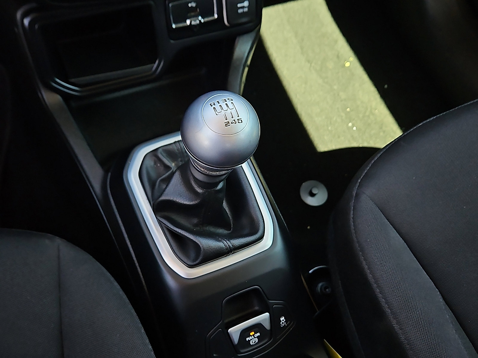 Used 2018 Jeep Renegade Latitude w/ UConnect 8.4 Nav Group image 12